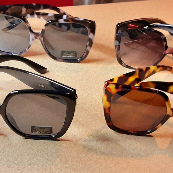 Sunglasses/shades - Picture 2 of 2
